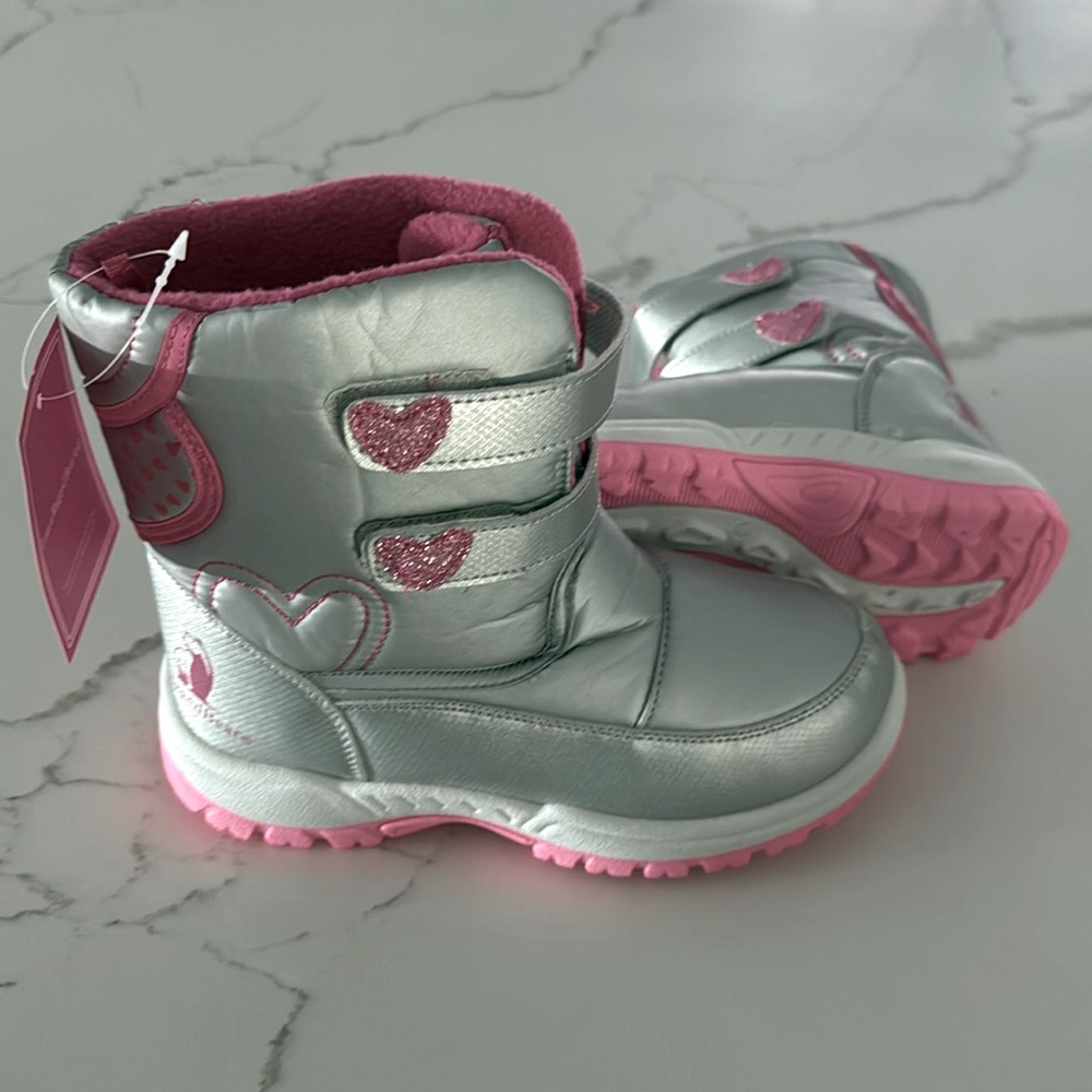 Rugged bear.  Size 4 girls winter boots
